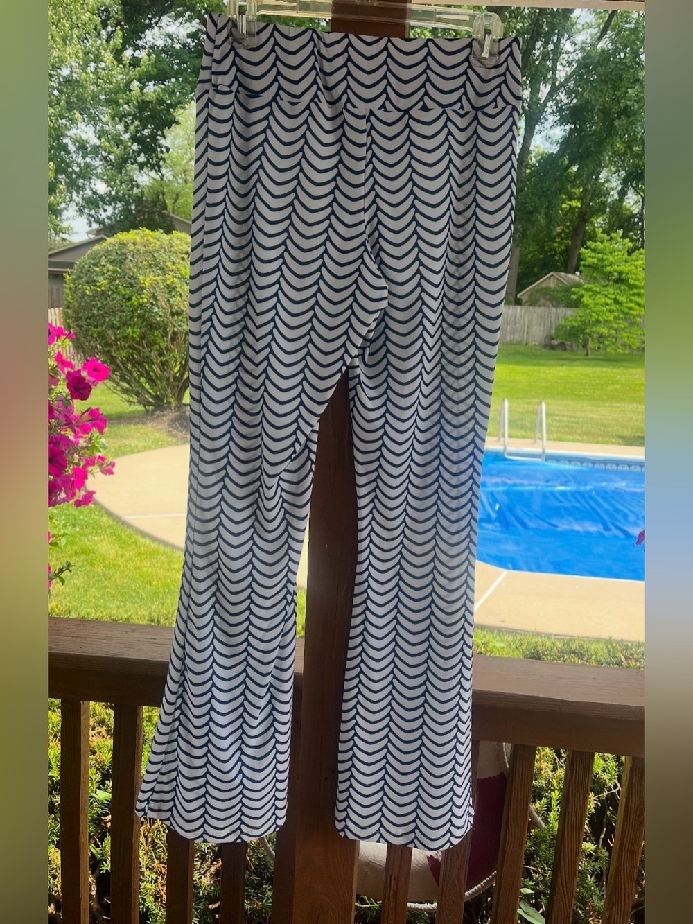 Lesley Evers Navy White Geometric Print Pull On Flare Pants Size Small Retro Mod - Picture 2 of 3